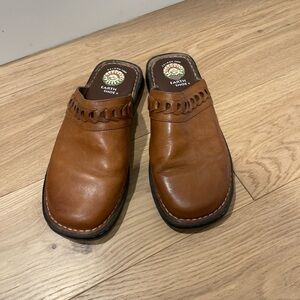 Earth Brown Leather  Shoes women’s size 8